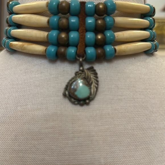 Handmade Lakota Tribe Native American turquoise and bone bead choker - Picture 2 of 3